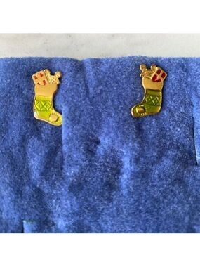 Avon Christmas Stockings Pierced Earrings